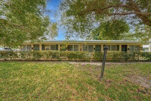 8885 NE 8th Ct in Miami, FL - Building Photo