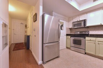 880 N Pollard St, Unit 425 in Arlington, VA - Foto de edificio - Building Photo