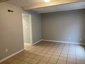 2000 N Royal St in Jackson, TN - Building Photo - Building Photo