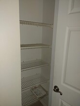 215 Lake Brook Cir, Unit 201 in Brandon, FL - Building Photo - Building Photo