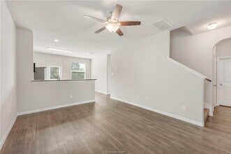 994 Crossing Dr in Bryan, TX - Building Photo - Building Photo