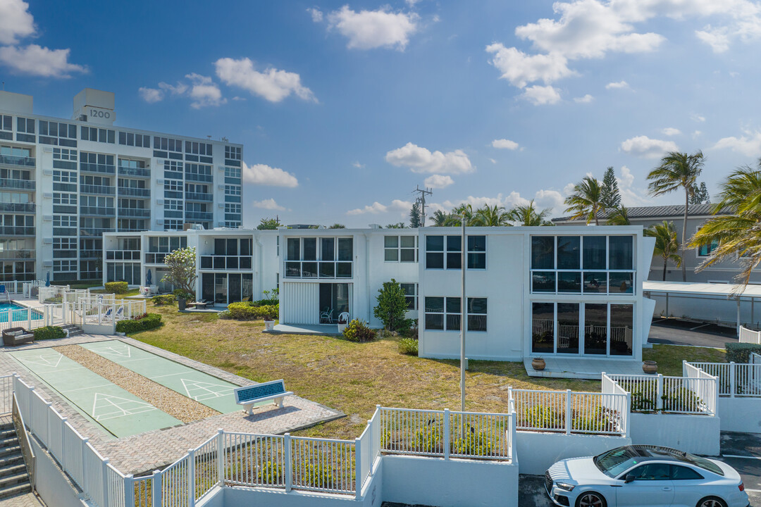 1200 Club Condominiums in Fort Lauderdale, FL - Building Photo