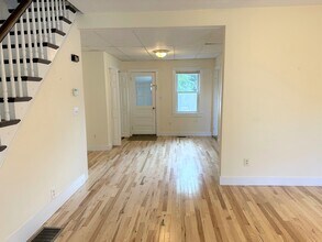 134 Commonwealth Rd, Unit 2 in Wayland, MA - Foto de edificio - Building Photo