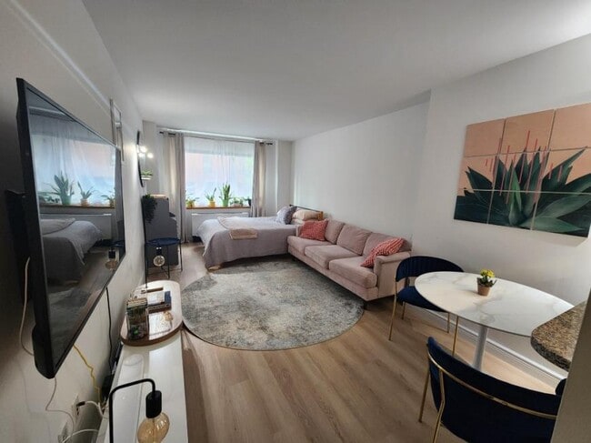 property at 1760 2nd Ave