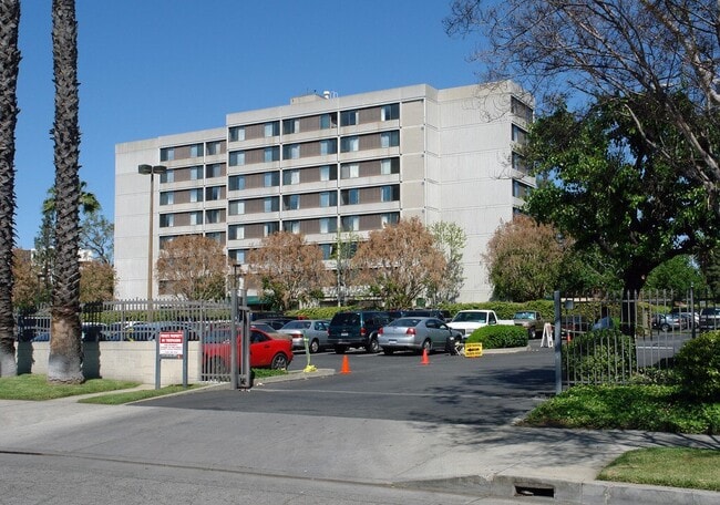 14650 Sherman Way in Los Angeles, CA - Building Photo - Building Photo