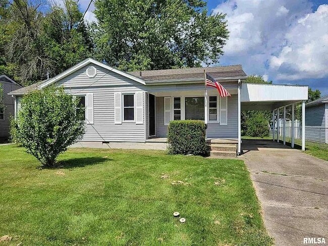 property at 1704 W Walnut St