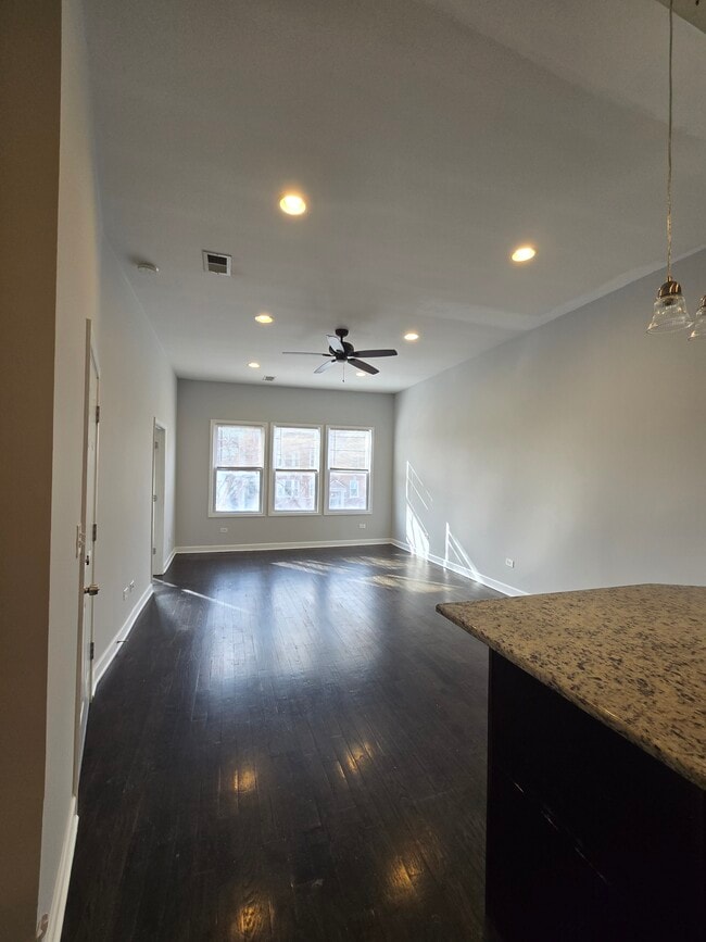 2414 W Fullerton Ave, Unit 2 in Chicago, IL - Building Photo - Building Photo