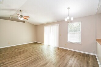 6983 Huntington Woods Cir E in Jacksonville, FL - Building Photo - Building Photo