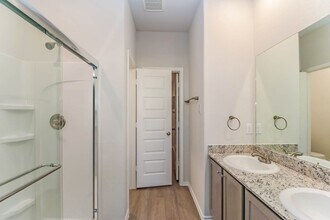 10830 Cloudless Ct in Conroe, TX - Foto de edificio - Building Photo