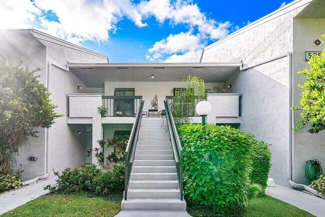 5054 Golfview Ct in Delray Beach, FL - Building Photo - Building Photo