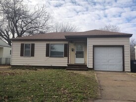 1706 W Wallace Dr in Enid, OK - Building Photo