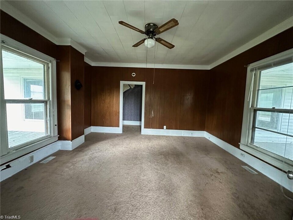 302 Dahl St in Madison, NC - Building Photo