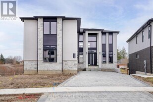 7128 SIlver Creek Cir in London, ON - Building Photo