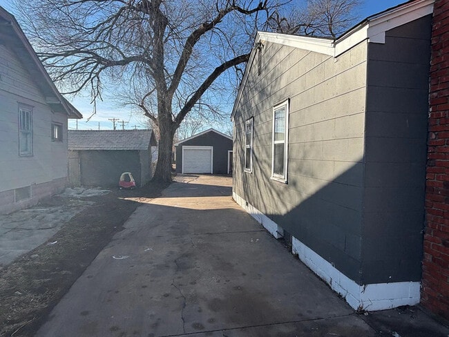 1121 W Harry St in Wichita, KS - Building Photo - Building Photo