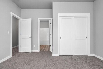 4445 Sunnyside Rd SE in Salem, OR - Foto de edificio - Building Photo