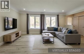 208 Montgomery Rd in Kitchener, ON - Building Photo - Building Photo