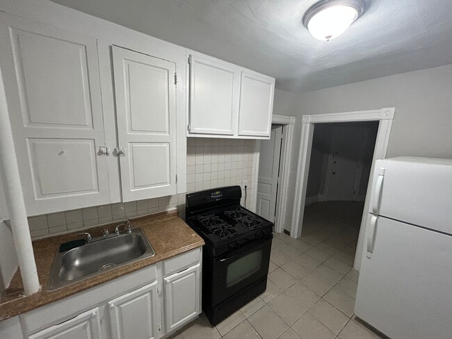 802 N 8th St, Unit Unit #2 in Allentown, PA - Building Photo - Building Photo