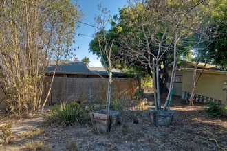 462 Rancho Santa Fe Rd in Encinitas, CA - Building Photo - Building Photo