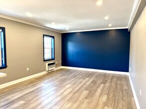 27 Commonwealth Ave, Unit 6 in Chestnut Hill, MA - Foto de edificio - Building Photo