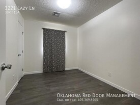 3221 Lazy Ln in Del City, OK - Foto de edificio - Building Photo