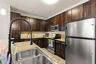 Mosaic Westshore in Tampa, FL - Building Photo - Building Photo