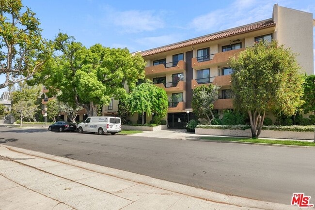 10671 Holman Ave in Los Angeles, CA - Building Photo - Building Photo