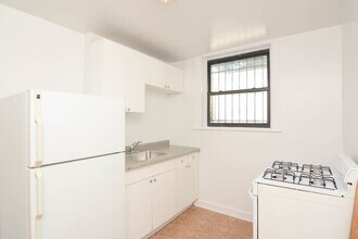 2520 N Kedzie Blvd, Unit 6H in Chicago, IL - Building Photo - Building Photo