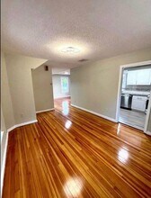 24 Fairview St in Windsor Locks, CT - Building Photo - Building Photo