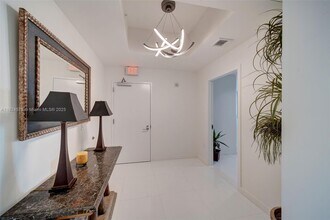 851 NE 1st Ave in Miami, FL - Building Photo - Building Photo