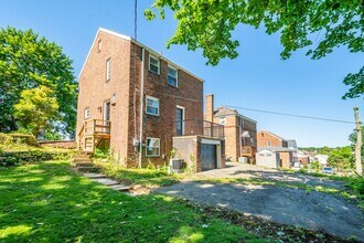 202 National Dr in Pleasant Hills, PA - Building Photo - Building Photo