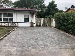 1143 W 23rd St in West Palm Beach, FL - Building Photo - Building Photo