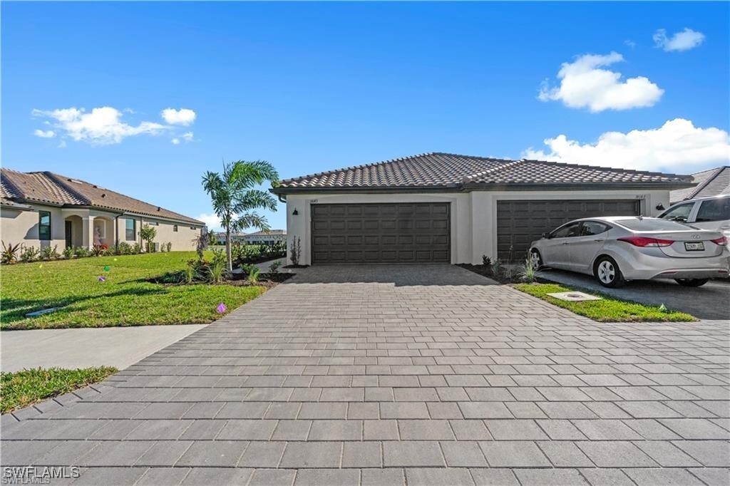 14149 Winding Cedar Wy in Ft. Myers, FL - Foto de edificio