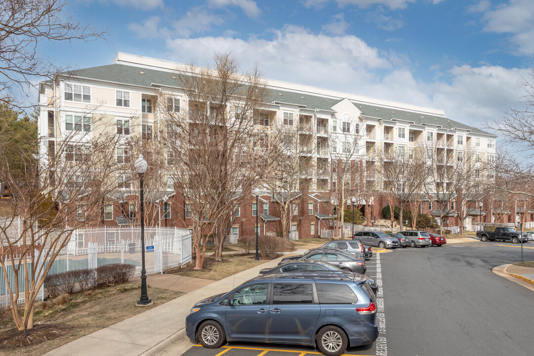 Lillian Court in McLean, VA - Building Photo