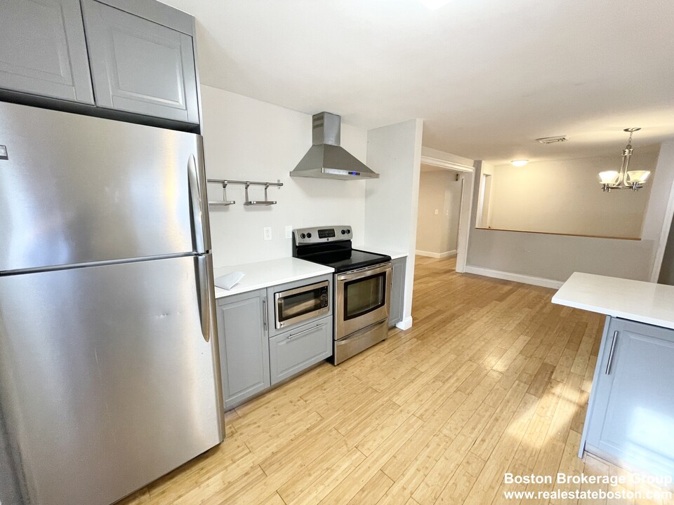 114 Buttonwood St, Unit 0 in Boston, MA - Building Photo