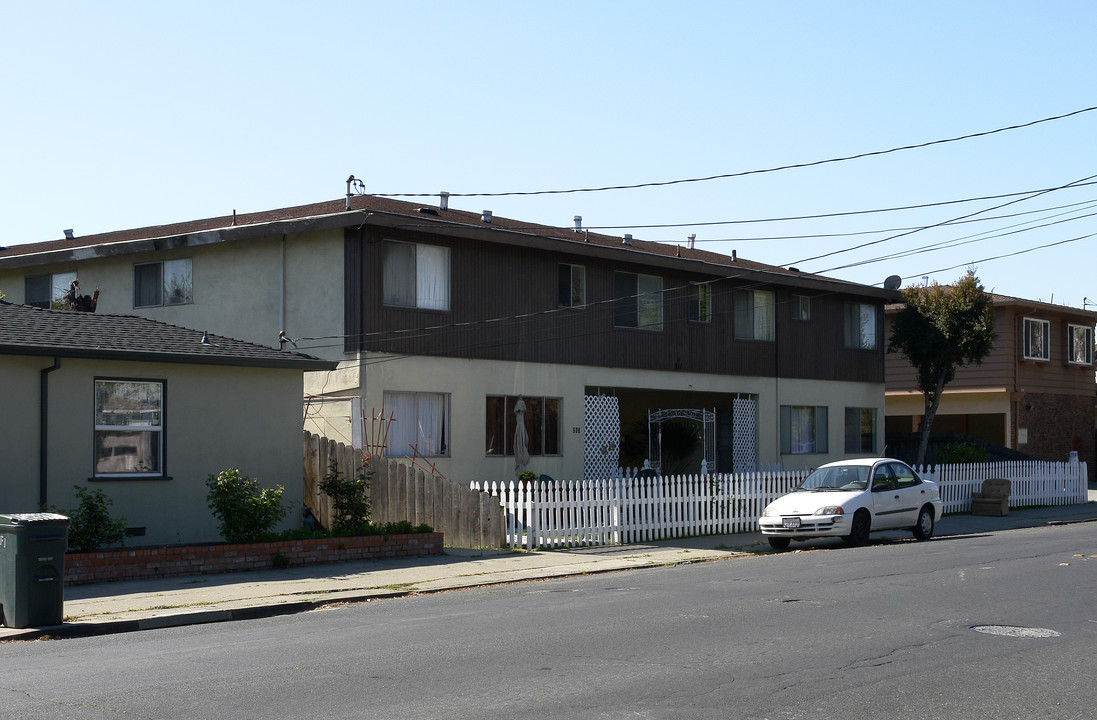 211 Redwood Ave in Redwood City, CA - Building Photo