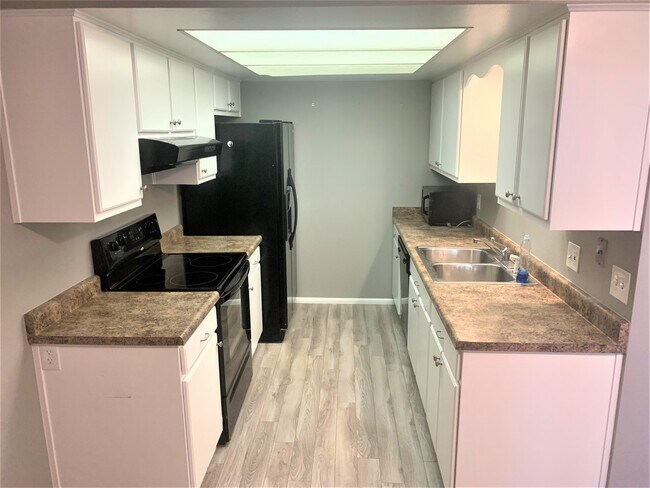 13041 W Ohio Ave in Lakewood, CO - Foto de edificio - Building Photo