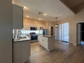 124 Queens Ct in Sanford, FL - Building Photo - Building Photo