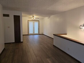 828 Dondee Dr in Manhattan, KS - Building Photo - Building Photo