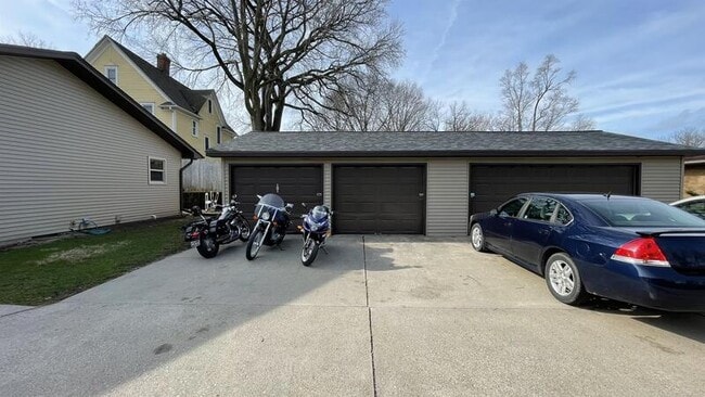 101-103 S Riverside Dr in Ames, IA - Foto de edificio - Building Photo