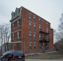 2111 Rice St Apartments