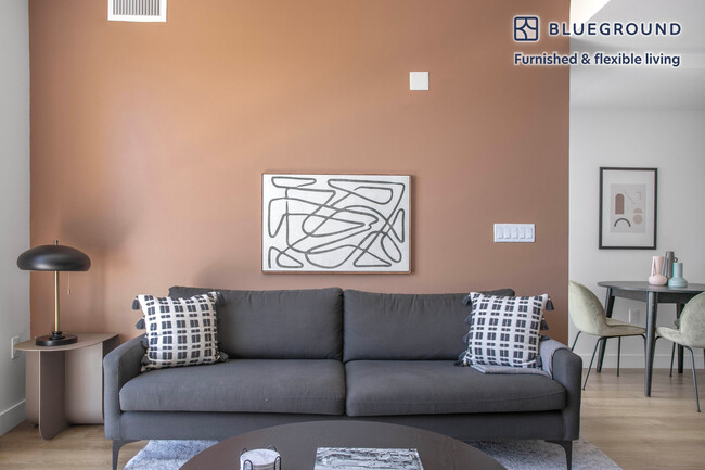 8809 Washington Blvd in Culver City, CA - Building Photo - Building Photo