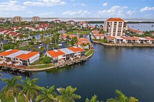 6277 Bahia Del Mar Blvd S in St. Petersburg, FL - Building Photo