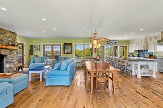 53B S Bay Ave in Southampton, NY - Building Photo - Building Photo