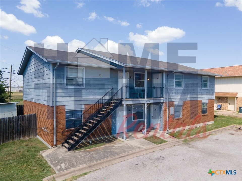 1005 Eastside Dr in Killeen, TX - Building Photo