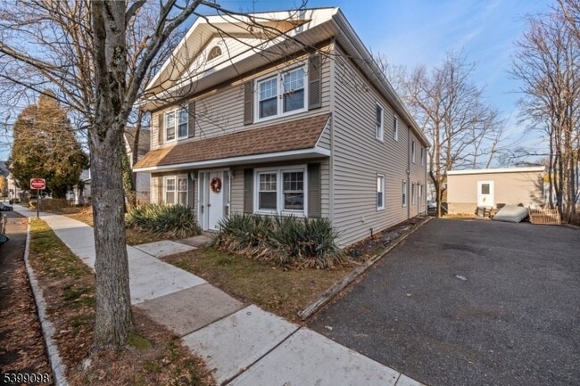 21 Personette St in Caldwell, NJ - Building Photo - Building Photo