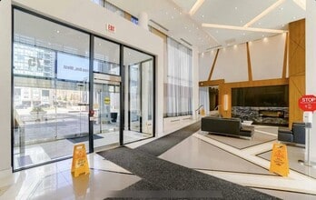 75 Eglinton Av W in Mississauga, ON - Building Photo - Building Photo