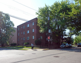 1900 16th St SE in Washington, DC - Building Photo - Building Photo