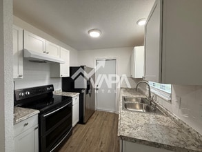 7817 Leafy Hollow in Live Oak, TX - Foto de edificio - Building Photo