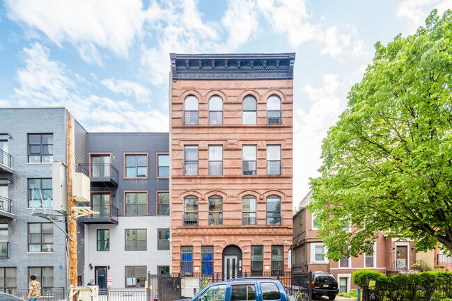 970 Greene Ave in Brooklyn, NY - Foto de edificio - Primary Photo