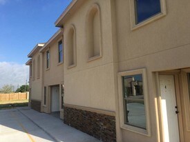 2207 Taxco Ct, Unit 1 in Edinburg, TX - Building Photo
